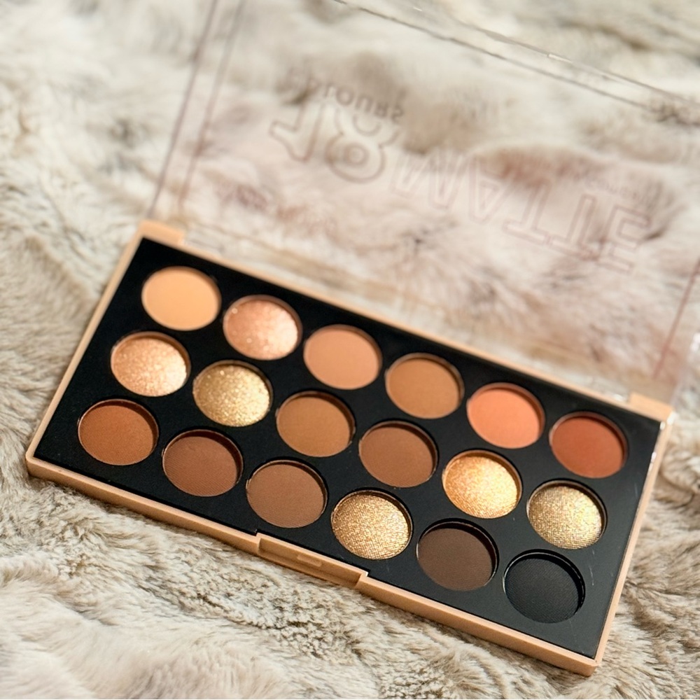 NWOT Anna Rose 18 MatteRadiant Eyeshadow Palette - Gold, Brown, and Black Shades